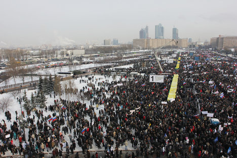 As a result, police had to cordon off Kutuzovsky Prospekt, one of the busiest roads in Moscow, and threatened to take administrative action against the organizers.